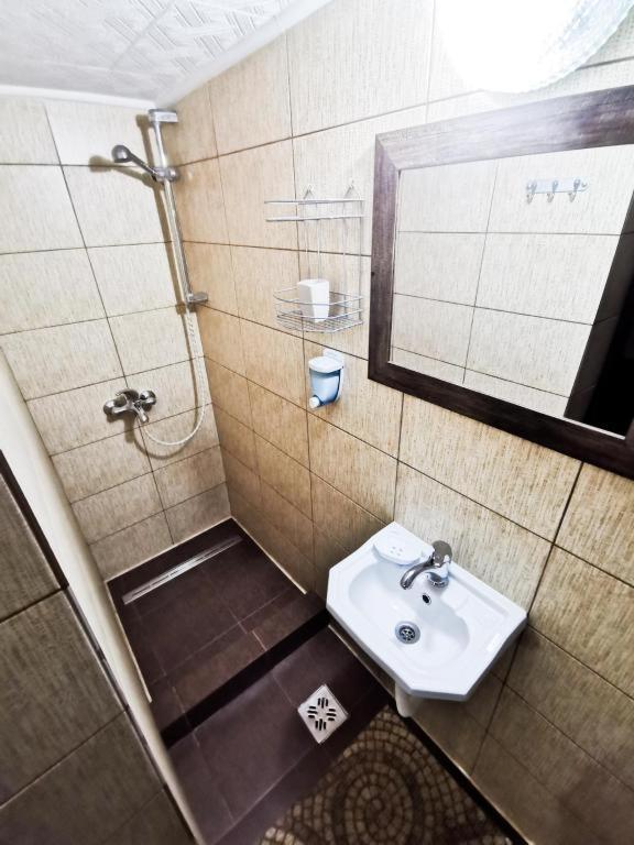 Shelby Accommodation -Adult Only- Sinaia Luaran gambar