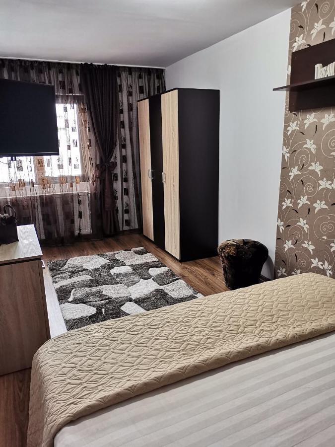 Shelby Accommodation -Adult Only- Sinaia Luaran gambar