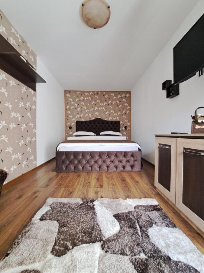 Shelby Accommodation -Adult Only- Sinaia Luaran gambar