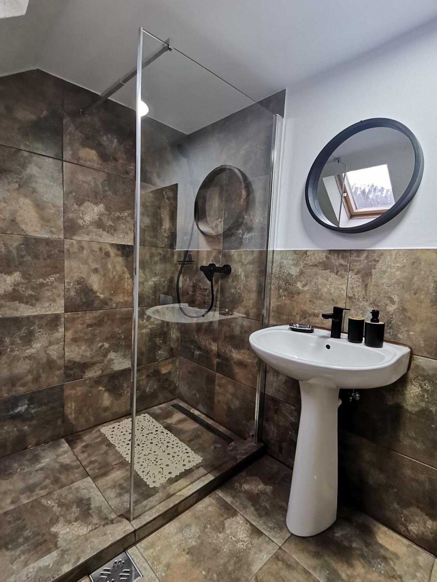 Shelby Accommodation -Adult Only- Sinaia Luaran gambar