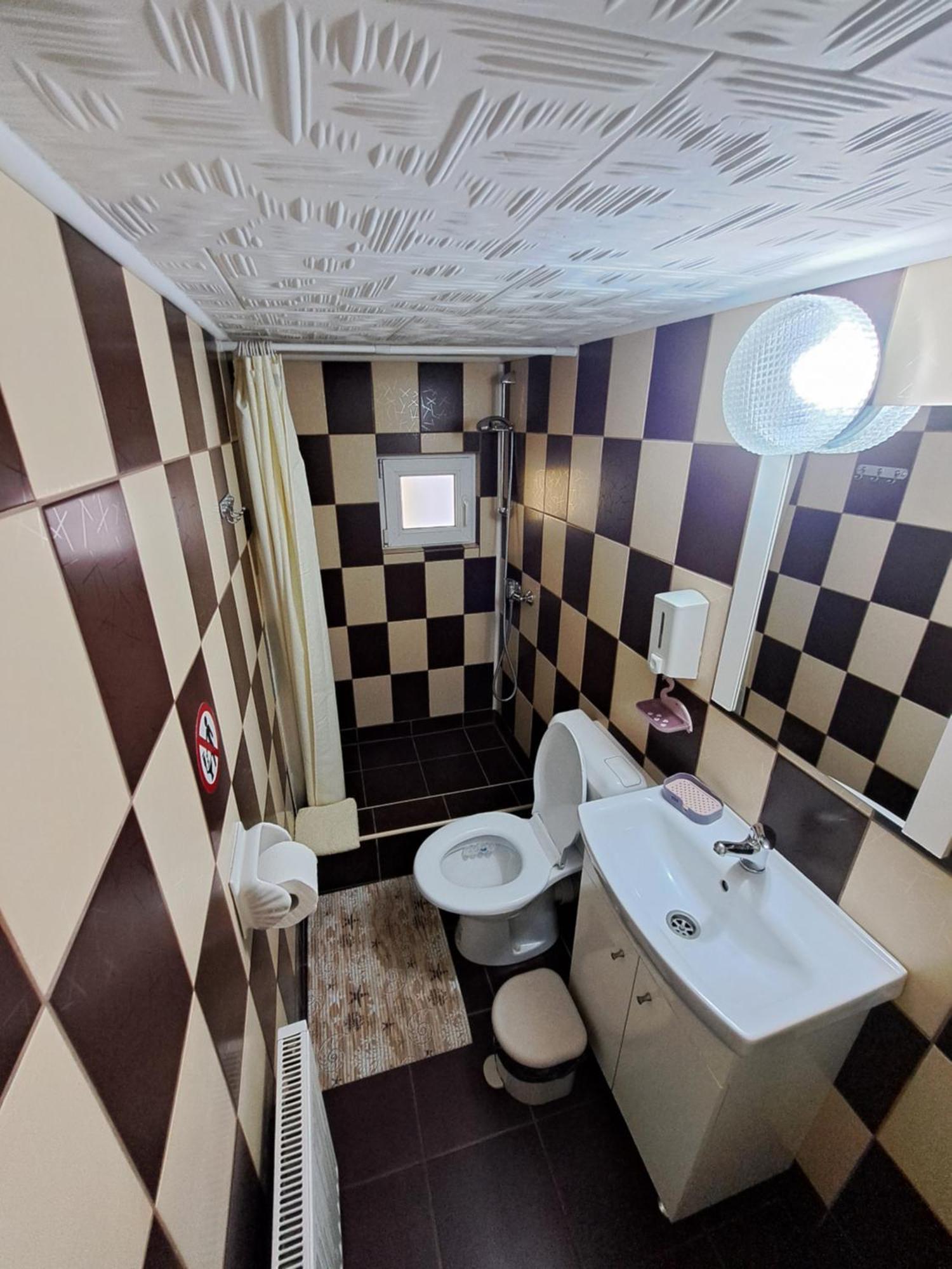 Shelby Accommodation -Adult Only- Sinaia Luaran gambar