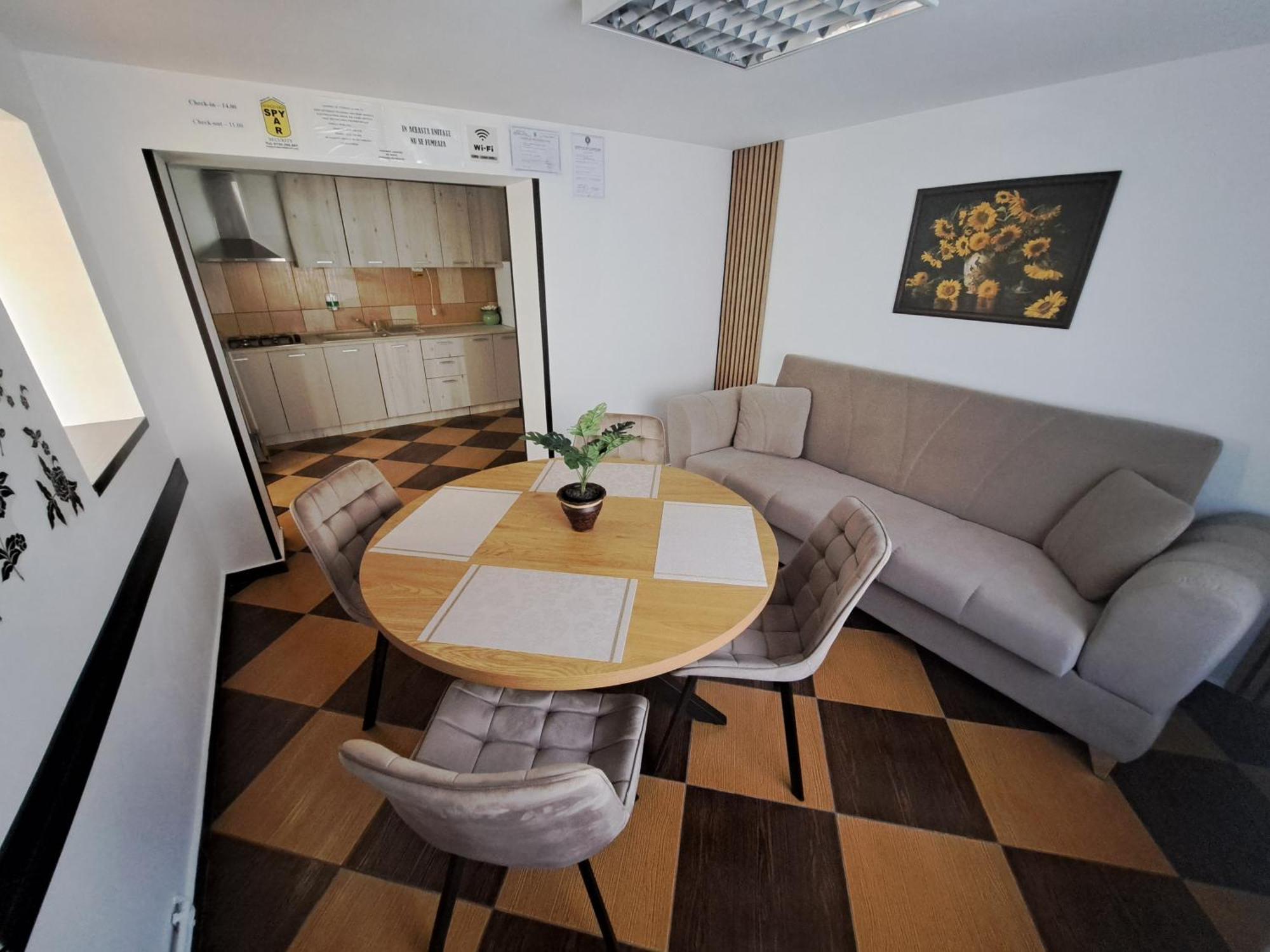 Shelby Accommodation -Adult Only- Sinaia Luaran gambar
