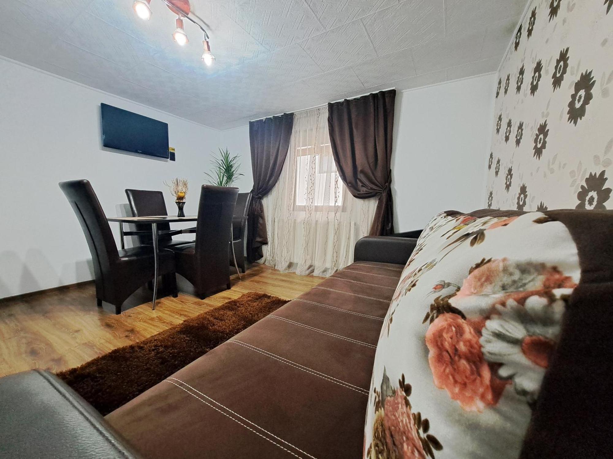 Shelby Accommodation -Adult Only- Sinaia Luaran gambar